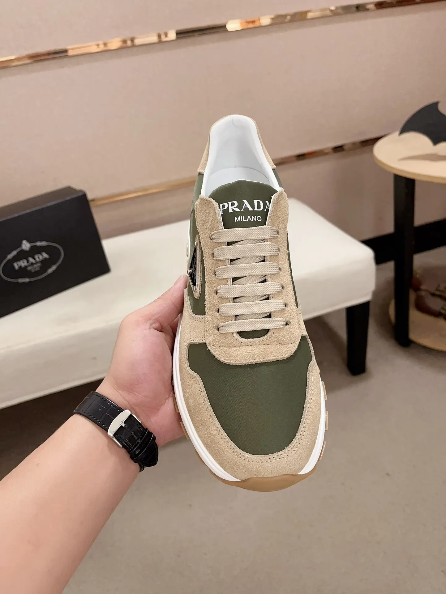 Men's shoes💰 540💰 ✔️✔️✔️Higher version High-quality new PRADA (Prada) counters are launched simultaneously. The new men's shoes and 😘fabric are made of selected first-layer cowhide ➕ breathable fabric technology. Lining: Full cowhide lining. 👍🏿 High-end ☄️ air-cushion molded anti-slip rubber outsole, exquisite lines, simple and elegant, comfortable and high-end for leisure travel. Code number: 38 to 44 (45 can be customized)